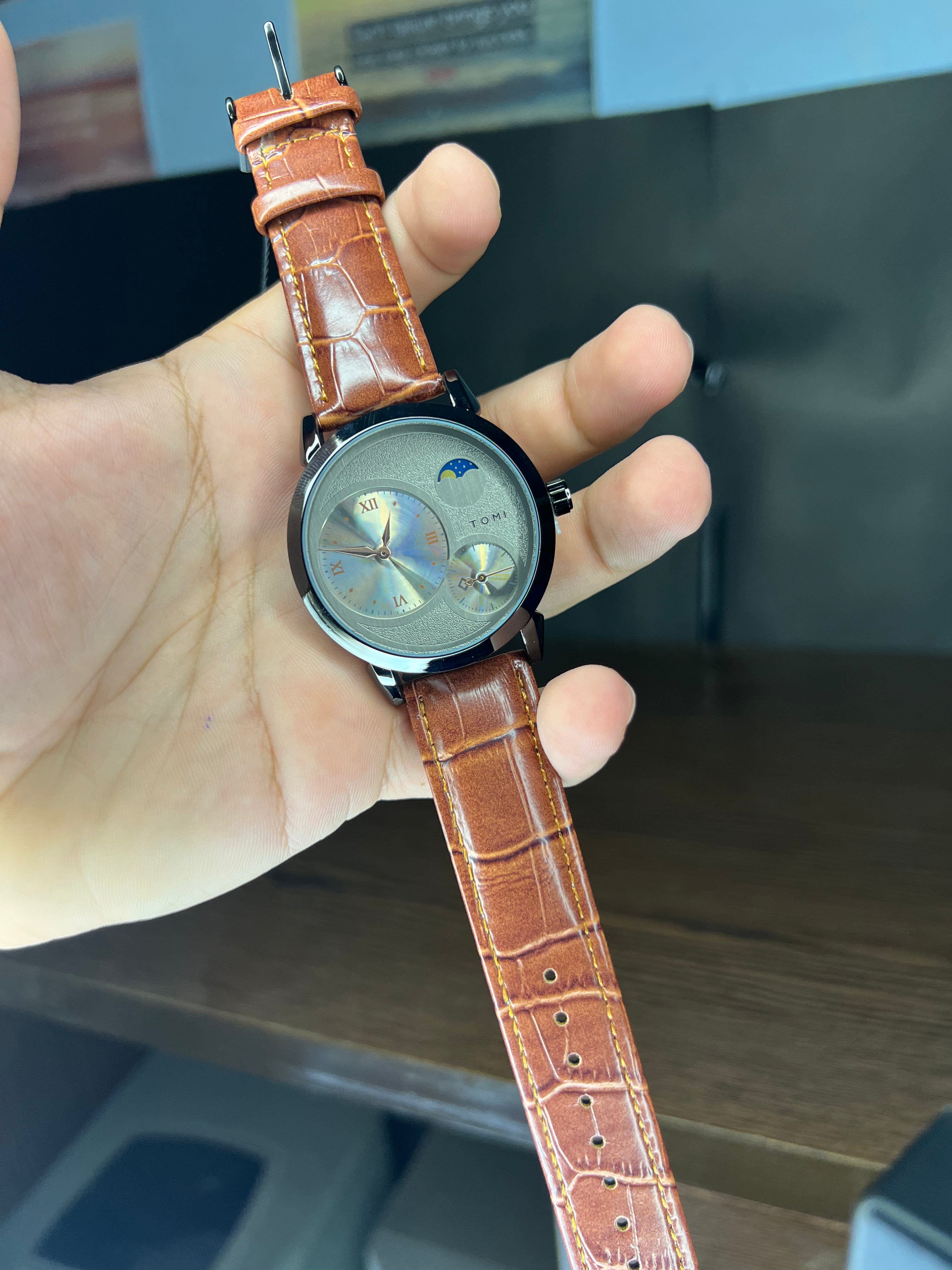 Luxury Gift Set – Classic Watch, Leather Wallet & Pen (Brown Croc Edition)