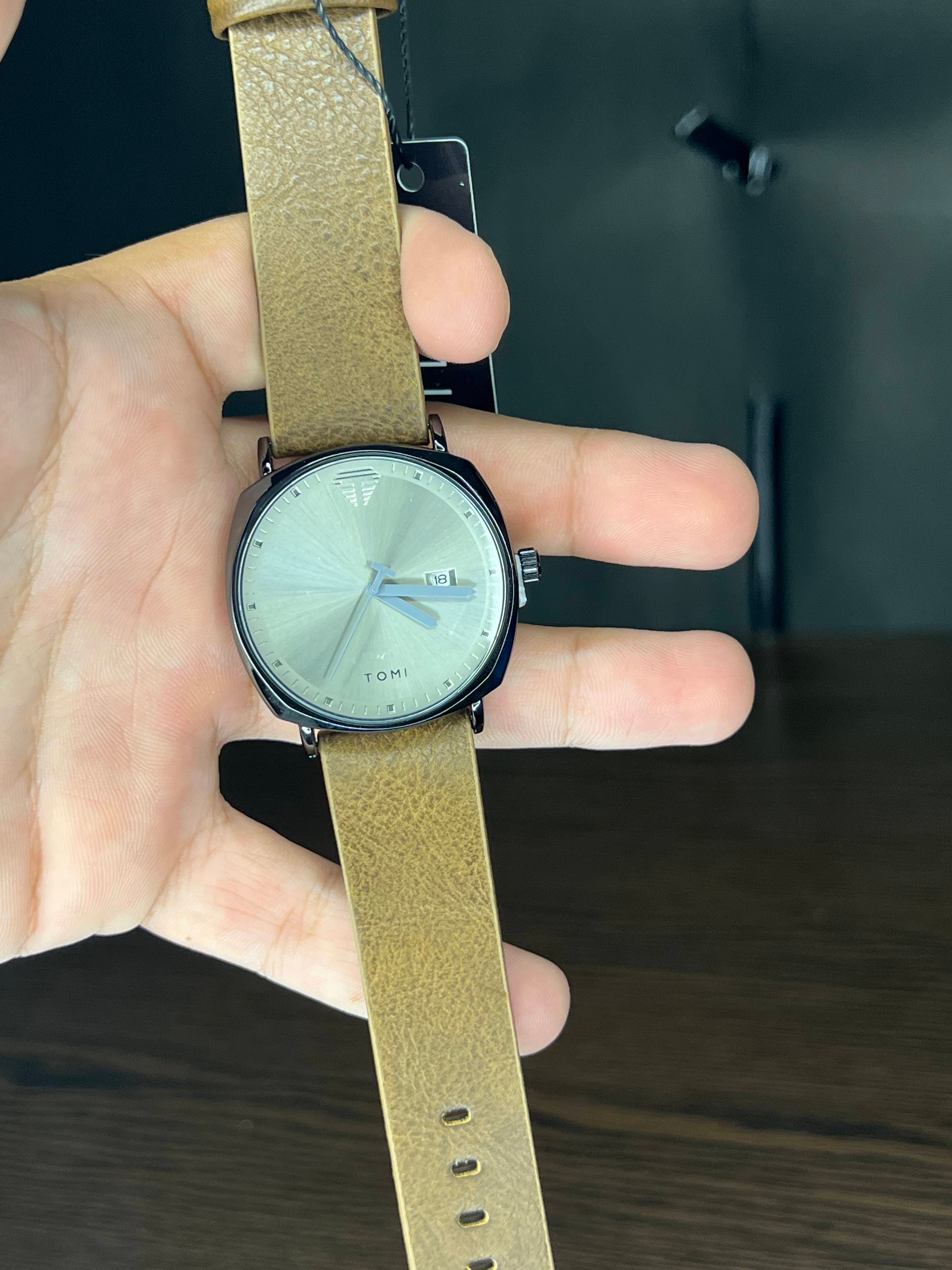 Luxury Gift Set – Brown Leather Wallet, Classic Wristwatch & Elegant Pen